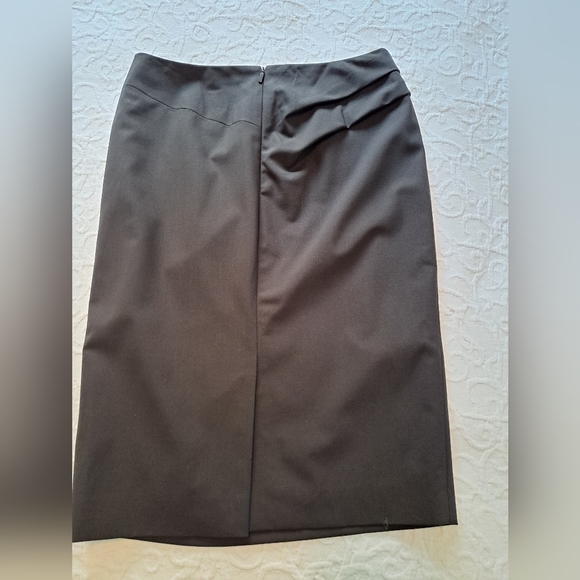 Hugo Boss black wool skirt - Picture 3 of 5
